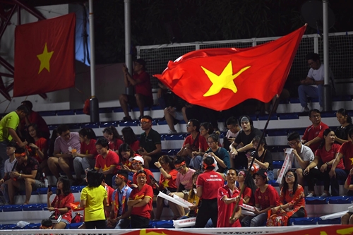 Người hâm mộ Việt Nam tiếp lửa Đội tuyển Bóng đá nữ

